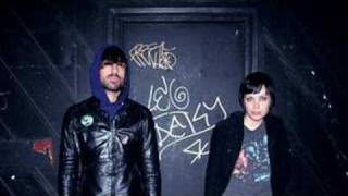 Crystal Castles Leni Lyrics