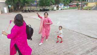 02 May 2023 Rini Riaan Mumma Dadu Thammi in Mysore Brindavan Garden playing with bubbles