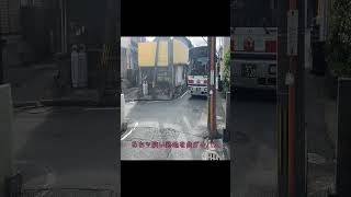 超狭い路地を曲がるバス【熊本電鉄バス】