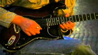 Marcello Calabrese - street guitarist plays \