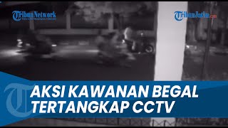 TERTANGKAP CCTV ! Detik - detik Pemotor yang Terkena Aksi Kawanan Begal yang Membawa Senjata Tajam