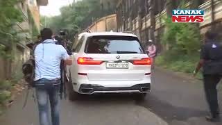 Mumbai: Visuals From Outside Shahrukh's Residence 'Mannat'