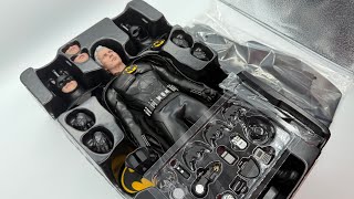 Unboxing of the hot toys Keaton Batman