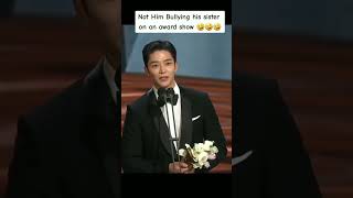 Not him bullying his sister on an award show 🤣🤣 #rowoon #kimrowoon #awardshow #sf9 #kpop #shorts
