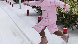 广州回来的娃第一次见下雪，还是暴雪你的城市下雪了吗 湖北大雪 冬天该有的样子 河南大雪