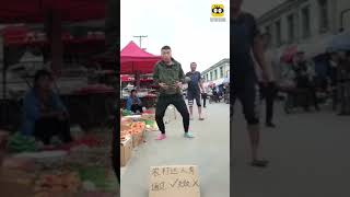 Broken head dance.  小伙表演断头舞，背后大叔表情亮了！