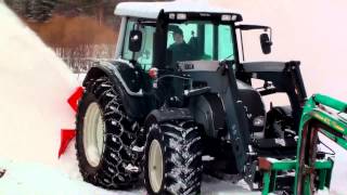 Lumitöitä ja paalirehun siirtoa Valtra N141 ja Valmet 6300