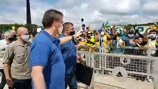 Bolsonaro vuelve a arengar acto cuando Brasil supera los 15.000 muertos por covid-19 | AFP