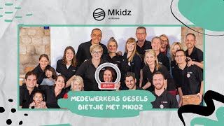 Medewerkers gesels bietjie met mKidz