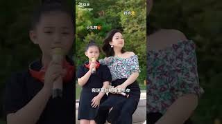 小礼物🎁和妈妈母女版《这世界那么多人》❤️ ‘这世界有那么多人，多幸运我有个我们……