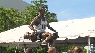 Bob Cousy statue unveiled in Worcester, Massachusetts