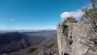 Hiking along the ridge to Mount Rosea, Grampians National Park