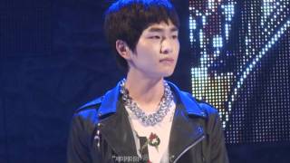 [FANCAM] 110526 Blowfish Onew drinking water + singing HELLO @ Gangnam University Festival