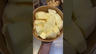 cutting apple 🍎 #fruiting #apple #fruitcutting #fruit #short #shorts