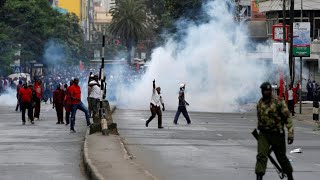 ''TUWEKWE JELA HATUTARUDI NYUMA!'' DRAMA AT NAIROBI CBD AS BUNGE LA MWANANCHI YOUTHS TEARGASSED!!!!