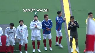 Sandy Walsh Sapa Supporter Setelah Pertandingan di Liga Jepang