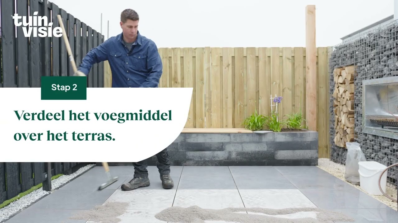 Tuinvisie: Terrastegels Voegen Met Voegmortel - YouTube