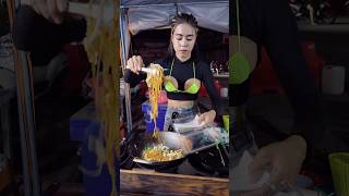 She Serve Delicious Pad Thai in Rayong Night Market -Thai Street Food