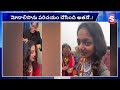 live monalisa bhosle మోనాలిసా ఇంతలా ఫేమస్ కావడానికి కారణం అతనే.. maha kumba mela viral girl