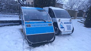 Поездка на разных веломобилях по снегу. A ride on pedal cars on the snow.