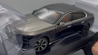 UNBOXING - BMW i7 oxidgrey/ tansanitblue Minichamps 1:18