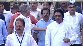 Bal Thackeray's funeral: Family reaches at Shivaji Park