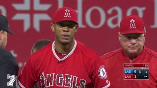 LAD@LAA: Ramirez takes liner off his hip, leaves game