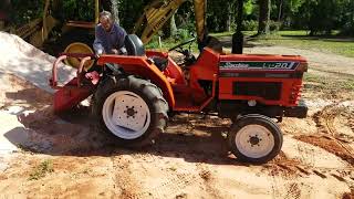 Kubota L1-20 moving some dirt