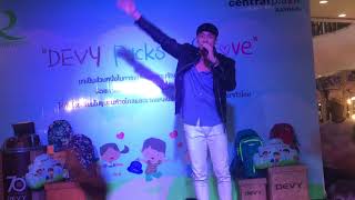 ‪[26.05.61] กั้ง กรณ์ เพลง รักเธออยู่ดี ‪งาน Devy Packs Of Love ‪@ โรบินสัน ระยอง ‬