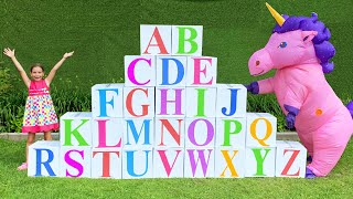 Sofia and Max learn the English Alphabet