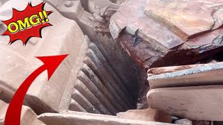 This machine crushes the big stones very fast and you will enjoy watching it #asmrsounds#jawcrusher