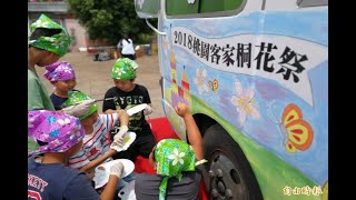 廢棄公車換新妝！上湖國小學生用畫筆「栽種」油桐花