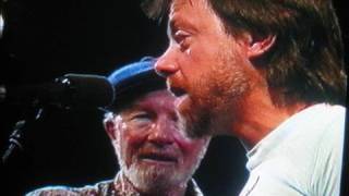 Pete Seeger and Lillebjørn Nilsen singing \