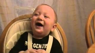 Bebe care rade Baby laugh a lot, Baby lachen lustig, rire de bébé, risa de bebé, بيبي يضحك.mp4