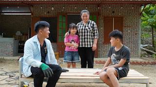 Setelah Bao pergi ke sekolah, Huy sangat senang bisa pulang ke rumah.