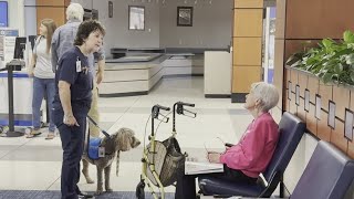 Therapet dogs bring comfort to Tyler Pounds travelers during holiday rush