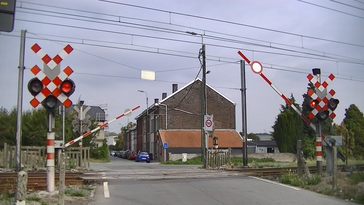 Spoorwegovergang Herstal (B) // Railroad Crossing // Passage à Niveau ...