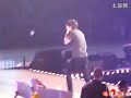 fancam 110305 heechul got hurt by a fanboard in ss3 shanghae.mp4