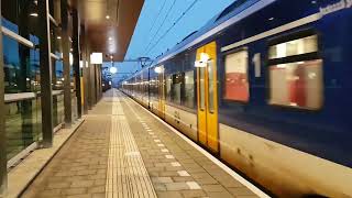 10 Bakken FLIRT vertrekken op station Tilburg Reeshof. Dutch trains