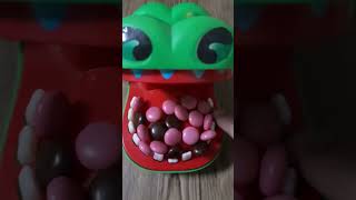 😱 #nips #strawberry Crocodile bites me #short