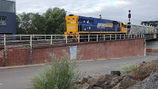 Pacific National's 9784V (9321) at Bunbury St, VIC.