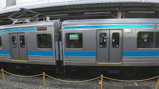 京都駅を発車する、奈良線の205系。