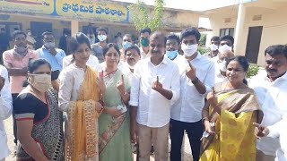 కుటుంబ సమేతంగా ఓటు హక్కును వినియోగించుకున్న ఎంపీ కొత్త ప్రభాకర్ రెడ్డి | MP Kotha prabhakar reddy