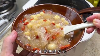 用电饭锅煮银耳莲子汤简单方便好喝，煮一锅一家人都爱喝