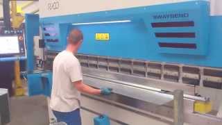 Fast bending skillful operator with Rico Press Brake