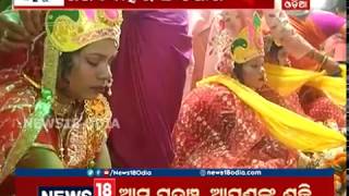 12 Couples get married in Mass Wedding at Berhampur | News18 Odia