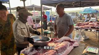 老杨今天弄的六百多斤土猪肉，大姐买一个前膀全部绞馅，怎么回事