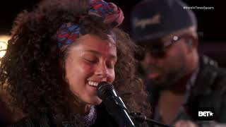 Alicia Keys - you don't know my name.(Live here in Times Square)