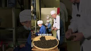 小小的一枚茶也要很多道工序压制而成今天你喝茶了吗 匠心制作 云南普洱