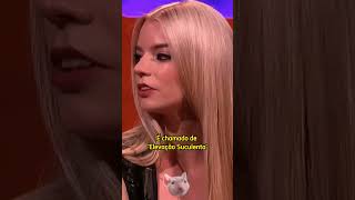 Anya Taylor-Joy dando um CAVALO DE PAU